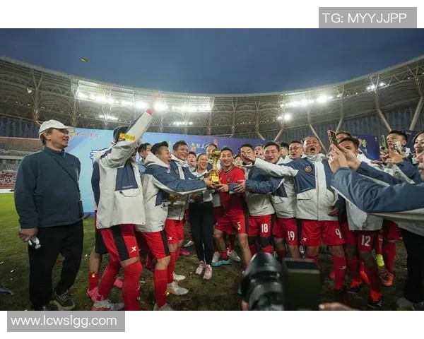 广州足球明星中国行精彩回顾与球迷互动活动盛况全景展示