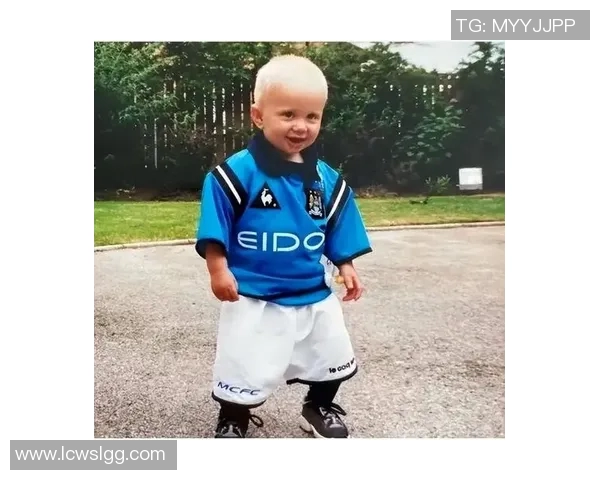 幼年时期的黑人足球明星成长历程与成就揭秘