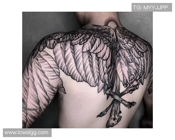 足球明星天使之翼纹身背后的故事与意义解析